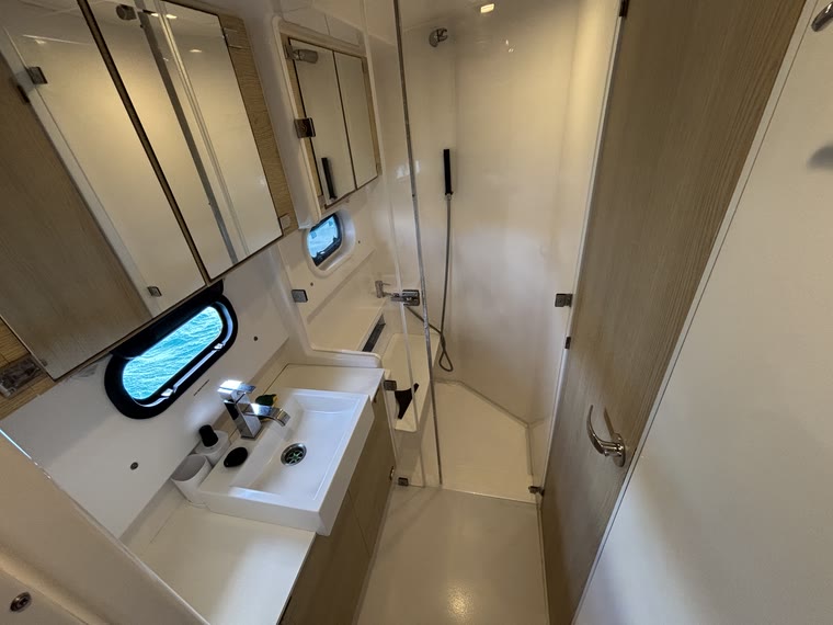 The central bathroom, walk-in shower facing the sea