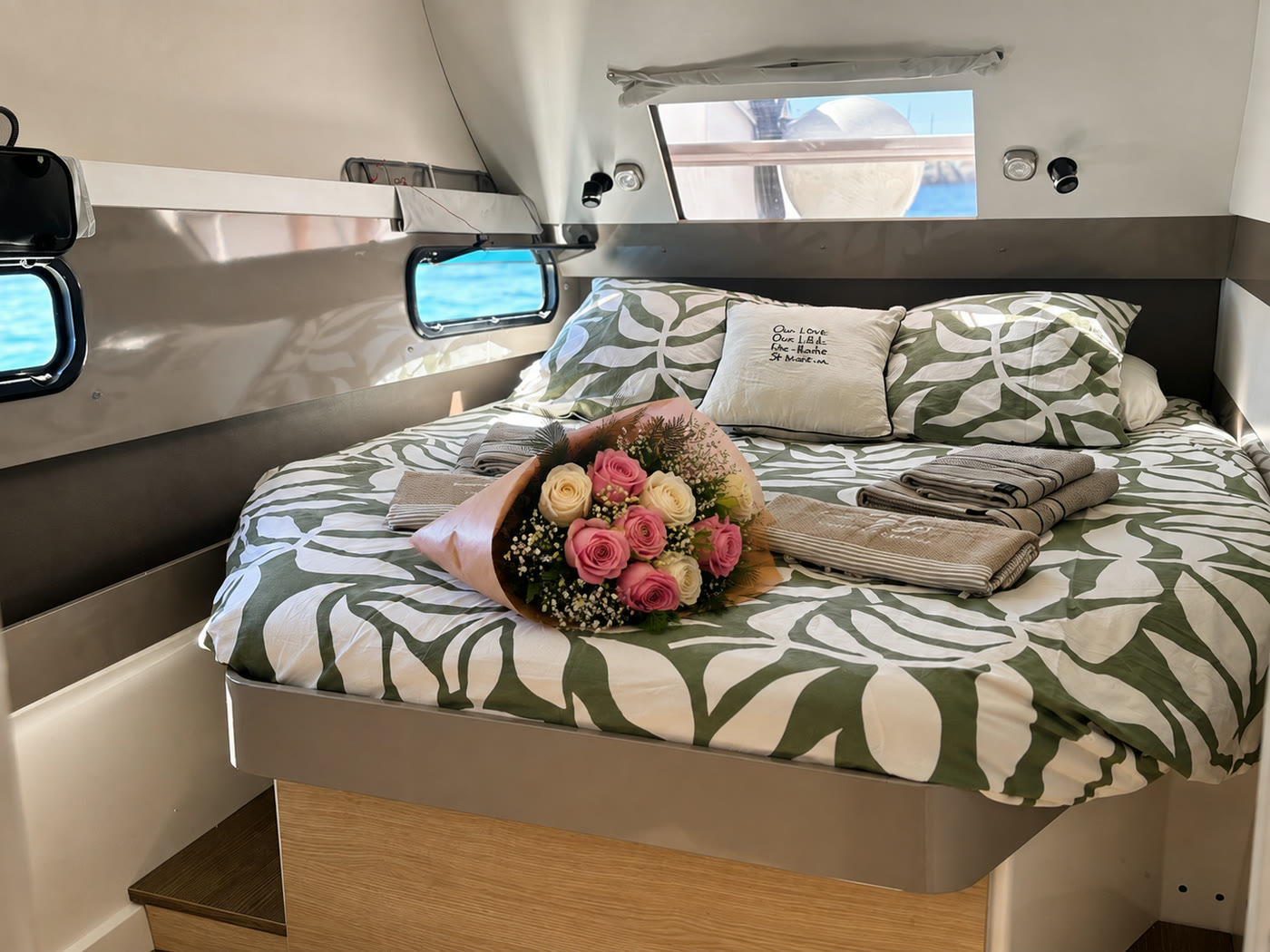 The double cabin and its welcome bouquet