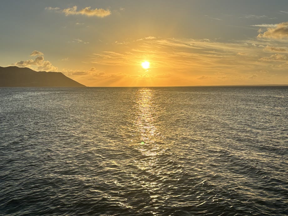 Coucher de soleil vu depuis le catamaran Zéphyr au large de Saint-Martin