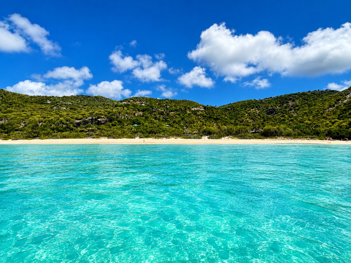 Anse du Gouverneur on Saint Barthélemy, seen from the anchorage